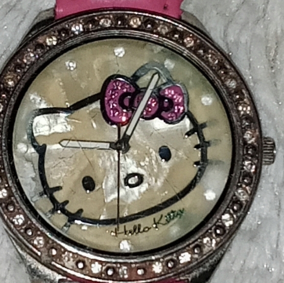 Hello Kitty “PINK CRYSTAL,  MOP FACE Watch” - Picture 5 of 6